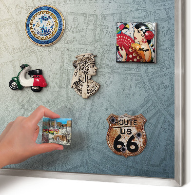 Magneetbord voor souvenir magneten met zilveren lijst Oude kaart