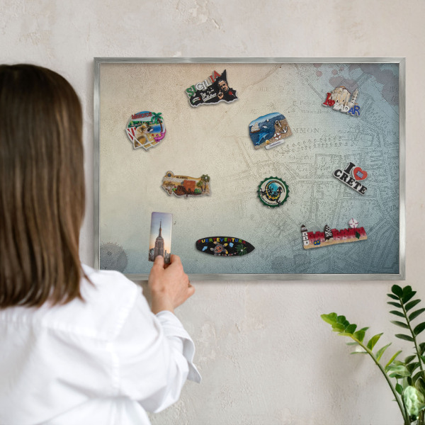 Magneetbord voor souvenir magneten met zilveren lijst Oude kaart