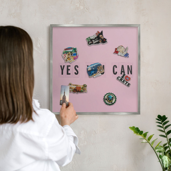 Decoratief metalen magneetbord in een zilveren lijst Motivatie elke dag
