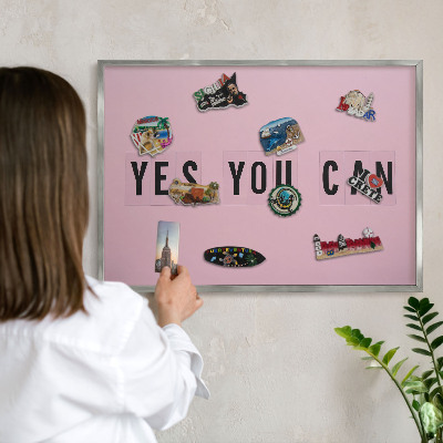 Decoratief metalen magneetbord in een zilveren lijst Motivatie elke dag