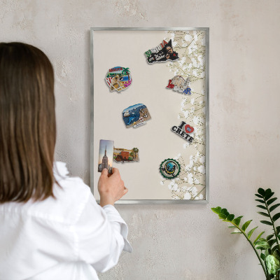 Magneetbord voor souvenir magneten met zilveren lijst Subtiele natuur
