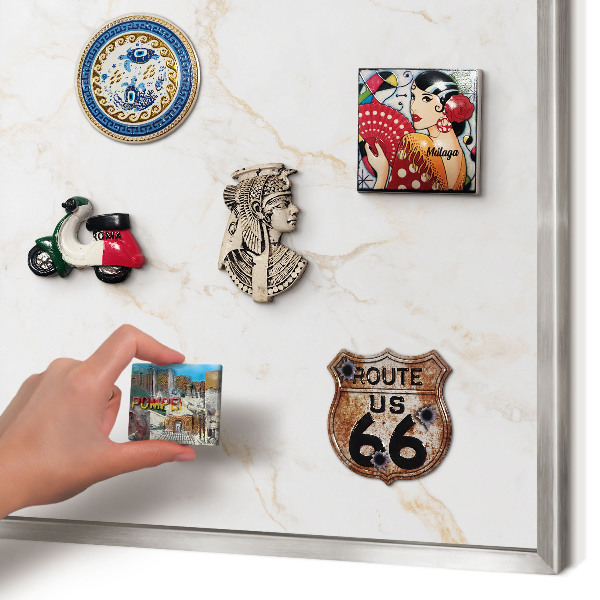 Decoratief metalen magneetbord in een zilveren lijst Marmeren elegantie