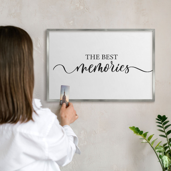 Magneetbord voor souvenir magneten met zilveren lijst Inspirerende herinneringen