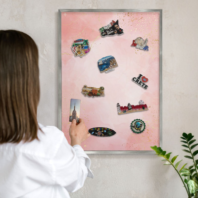 Decoratief metalen magneetbord in een zilveren lijst Subtiele elegantie