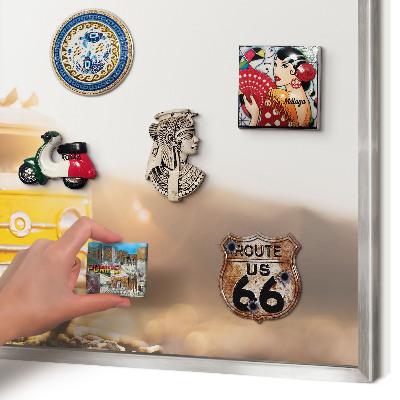 Decoratief metalen magneetbord in een zilveren lijst Retro reizen