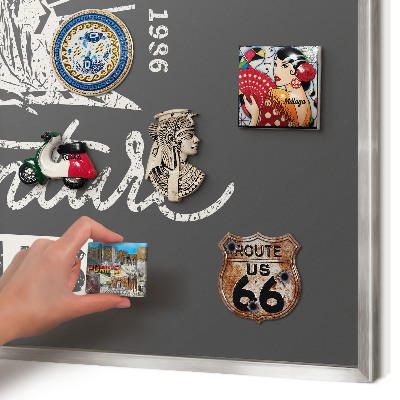 Magneetbord voor souvenir magneten met zilveren lijst Berginscriptie