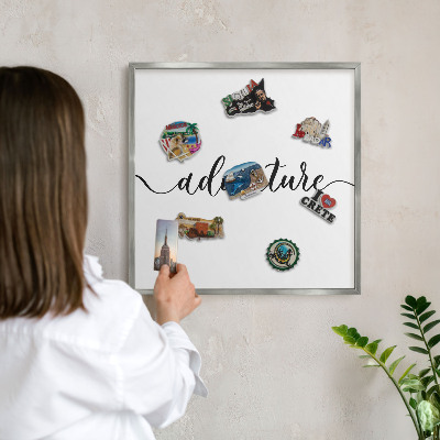 Magneetbord voor souvenir magneten met zilveren lijst Avontuur geschreven
