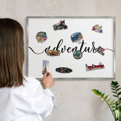 Magneetbord voor souvenir magneten met zilveren lijst Avontuur geschreven