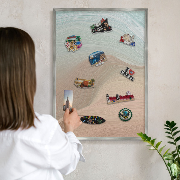 Decoratief metalen magneetbord in een zilveren lijst Pastelkleurige werveling