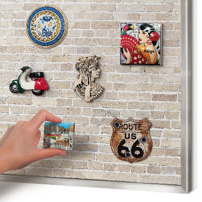 Decoratief metalen magneetbord in een zilveren lijst Baksteenpatroon