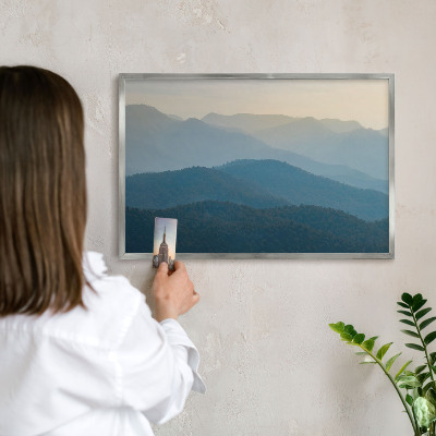 Decoratief metalen magneetbord in een zilveren lijst Uitzicht op de bergen