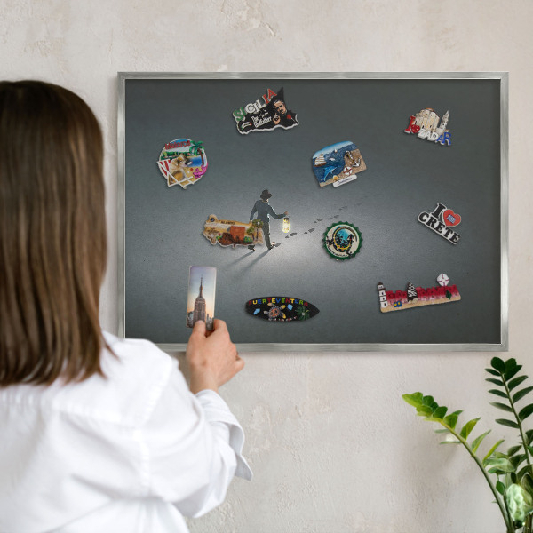 Magneetbord voor souvenir magneten met zilveren lijst Nachtwandeling