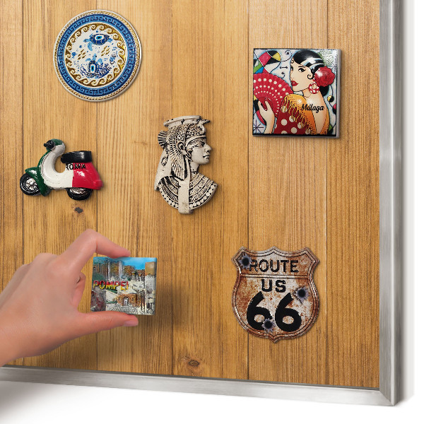 Decoratief metalen magneetbord in een zilveren lijst Houtstructuur