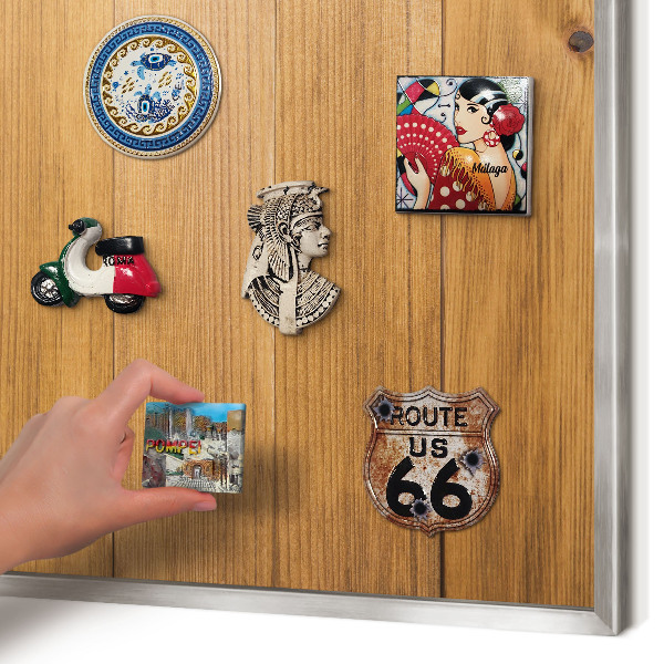 Decoratief metalen magneetbord in een zilveren lijst Houtstructuur