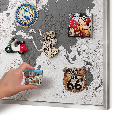 Decoratief metalen magneetbord in een zilveren lijst Wereldkaart