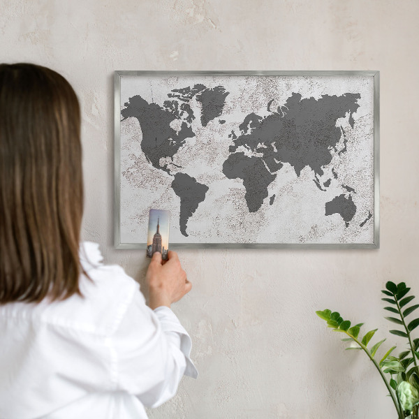 Decoratief metalen magneetbord in een zilveren lijst Wereldkaart