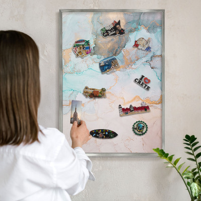 Decoratief metalen magneetbord in een zilveren lijst Pastelvormen