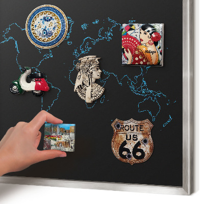 Magneetbord voor souvenir magneten met zilveren lijst Wereldkaart