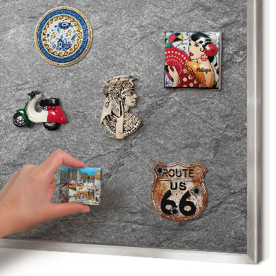 Decoratief metalen magneetbord in een zilveren lijst Grijze steen