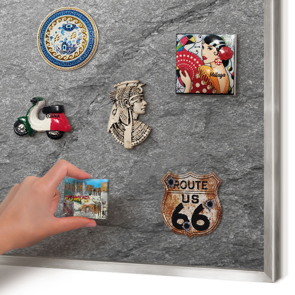 Decoratief metalen magneetbord in een zilveren lijst Grijze steen