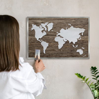 Decoratief metalen magneetbord in een zilveren lijst Houten kaart