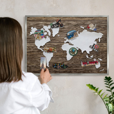 Decoratief metalen magneetbord in een zilveren lijst Houten kaart