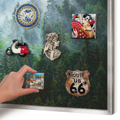 Decoratief metalen magneetbord in een zilveren lijst Mysterieus bos
