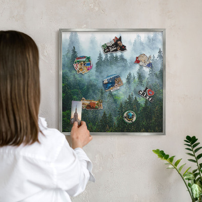 Decoratief metalen magneetbord in een zilveren lijst Mysterieus bos