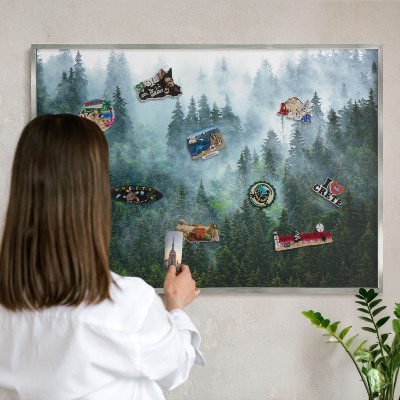 Decoratief metalen magneetbord in een zilveren lijst Mysterieus bos