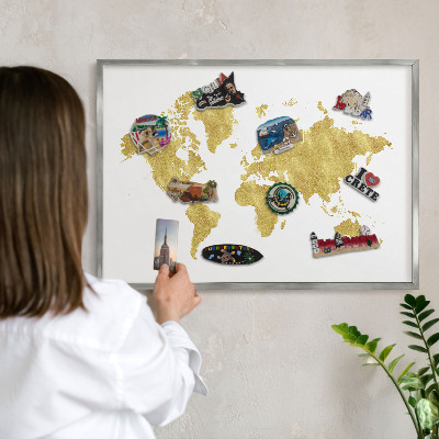Magneetbord voor souvenir magneten met zilveren lijst Wereldkaart