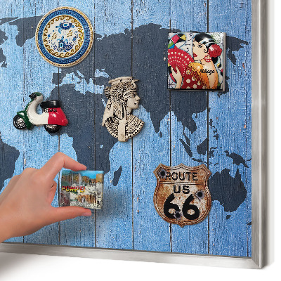 Decoratief metalen magneetbord in een zilveren lijst Wereldkaart