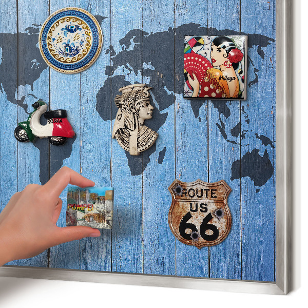 Decoratief metalen magneetbord in een zilveren lijst Wereldkaart