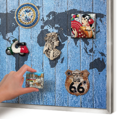 Decoratief metalen magneetbord in een zilveren lijst Wereldkaart