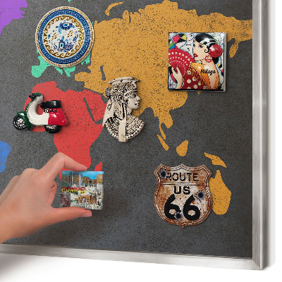 Magneetbord voor souvenir magneten met zilveren lijst Kleurenkaart