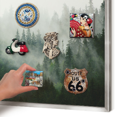 Decoratief metalen magneetbord in een zilveren lijst Bosmagie