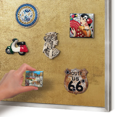 Magneetbord voor souvenir magneten met zilveren lijst Gele textuur