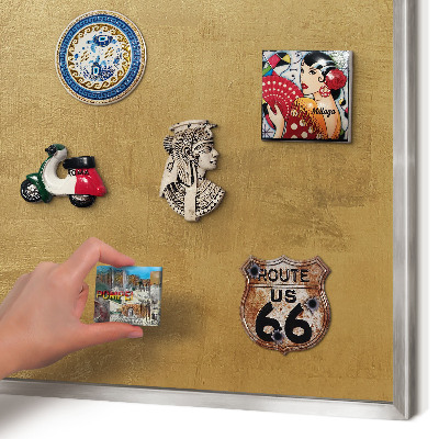 Magneetbord voor souvenir magneten met zilveren lijst Gele textuur