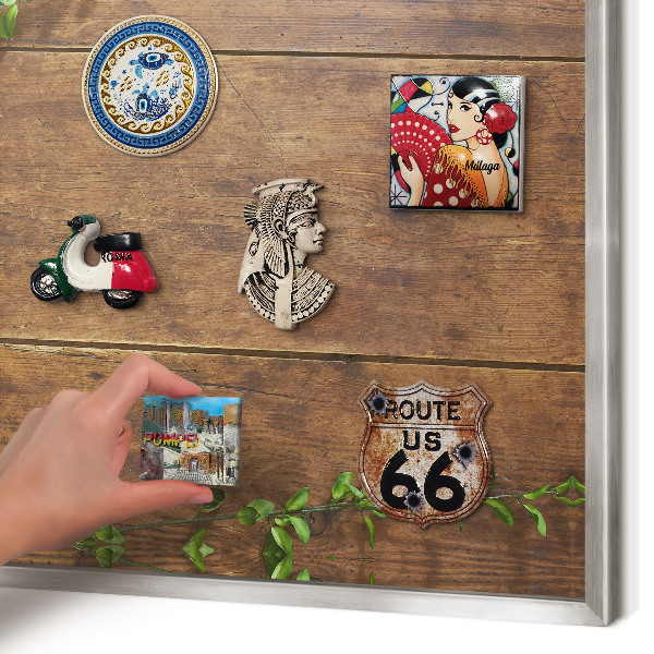 Magneetbord voor souvenir magneten met zilveren lijst Hout natuur