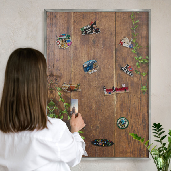 Magneetbord voor souvenir magneten met zilveren lijst Hout natuur