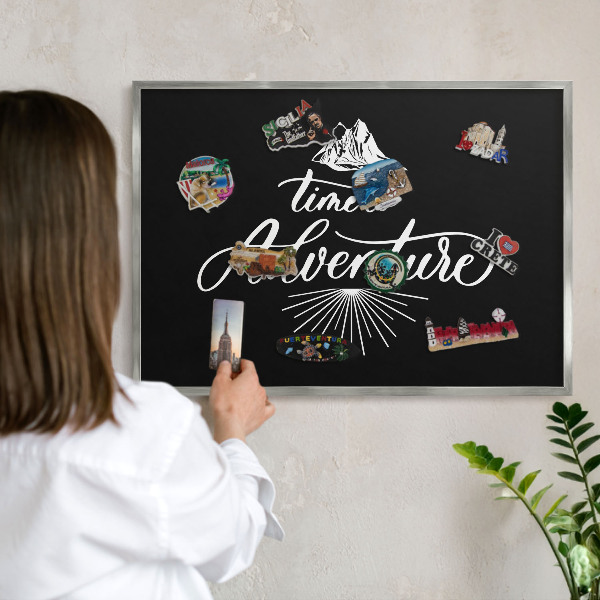 Magneetbord voor souvenir magneten met zilveren lijst Avontuurlijke tijd