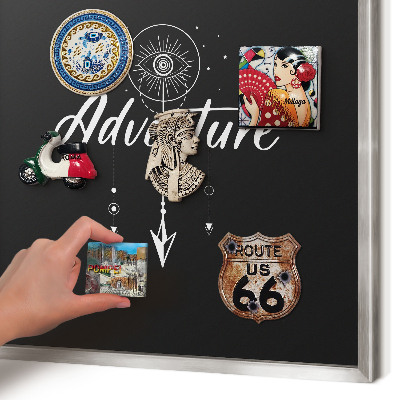 Magneetbord voor souvenir magneten met zilveren lijst Avontuur wacht.
