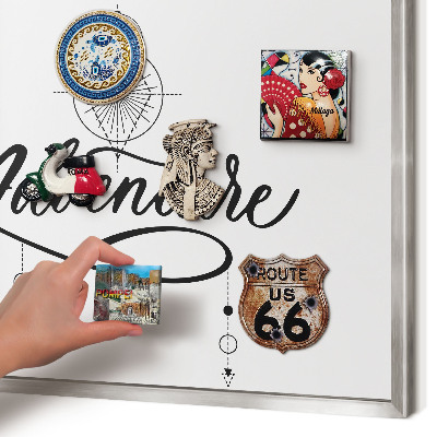 Decoratief metalen magneetbord in een zilveren lijst Typografisch avontuur