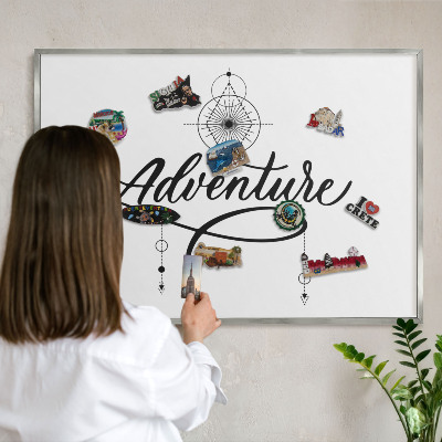 Decoratief metalen magneetbord in een zilveren lijst Typografisch avontuur
