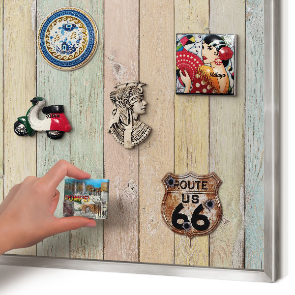 Decoratief metalen magneetbord in een zilveren lijst Rustieke planken