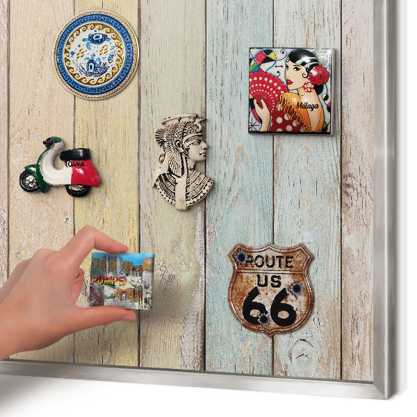 Decoratief metalen magneetbord in een zilveren lijst Rustieke planken