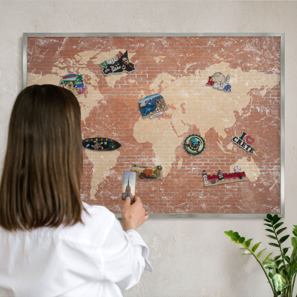 Magneetbord voor souvenir magneten met zilveren lijst Bakstenen plattegrond