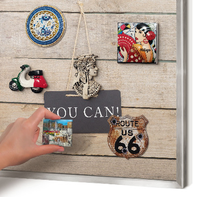 Decoratief metalen magneetbord in een zilveren lijst Motivatie elke dag