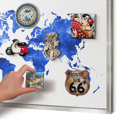 Magneetbord voor souvenir magneten met zilveren lijst Wereldkaart