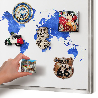 Magneetbord voor souvenir magneten met zilveren lijst Wereldkaart