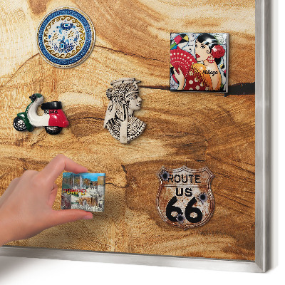 Decoratief metalen magneetbord in een zilveren lijst Natuurlijk hout